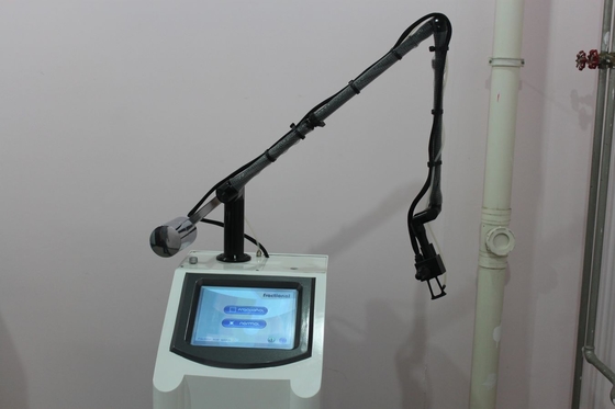 Karbon Dioksida Co2 pecahan Laser Mesin / Peralatan Untuk Bedah Scar Removal