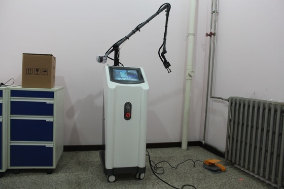 Karbon Dioksida Co2 pecahan Laser Mesin / Peralatan Untuk Bedah Scar Removal